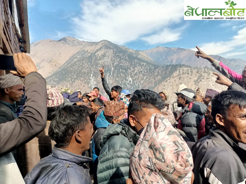 जनप्रतिनिधिले लगाएको ताला खोल्न मागसहित एमाले अदानचुलीको ¥याली (भिडियोसहित)